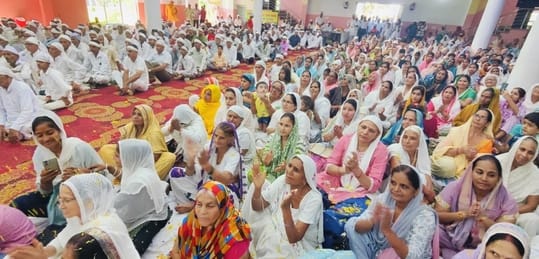 बिजनौर में काकरान वाटिका में सत्संग में प्रवचन करते बाबा फुलसंदे वाले। स्रोत आयोजक बिजनौर में काकरान वाटिका में सत्संग में प्रवचन करते बाबा फुलसंदे वाले। स्रोत आयोजक