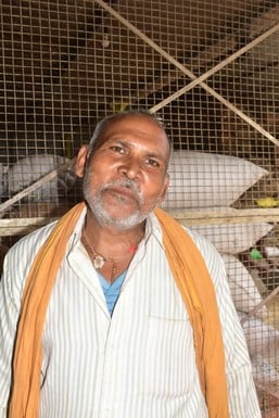 फोटो 19-मंडी समिति स्थित पीसीएफ केंद्र में ई-पास मशीन में नेटवर्क का इंतजार करते केंद्र प्रभारी फोटो 19-मंडी समिति स्थित पीसीएफ केंद्र में ई-पास मशीन में नेटवर्क का इंतजार करते केंद्र प्रभारी