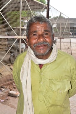 फोटो 19-मंडी समिति स्थित पीसीएफ केंद्र में ई-पास मशीन में नेटवर्क का इंतजार करते केंद्र प्रभारी फोटो 19-मंडी समिति स्थित पीसीएफ केंद्र में ई-पास मशीन में नेटवर्क का इंतजार करते केंद्र प्रभारी