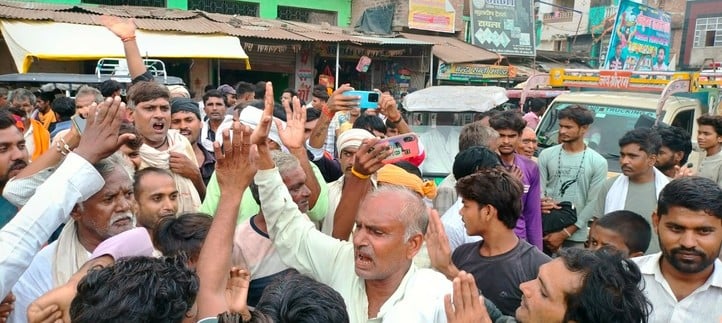 फोटो 19-मंडी समिति स्थित पीसीएफ केंद्र में ई-पास मशीन में नेटवर्क का इंतजार करते केंद्र प्रभारी फोटो 19-मंडी समिति स्थित पीसीएफ केंद्र में ई-पास मशीन में नेटवर्क का इंतजार करते केंद्र प्रभारी