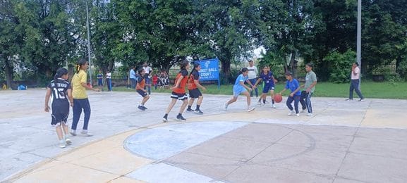 शहर में खेल मुकाबले में प्रतिभाग क रते हुए खिलाड़ी। विभाग शहर में खेल मुकाबले में प्रतिभाग क रते हुए खिलाड़ी। विभाग