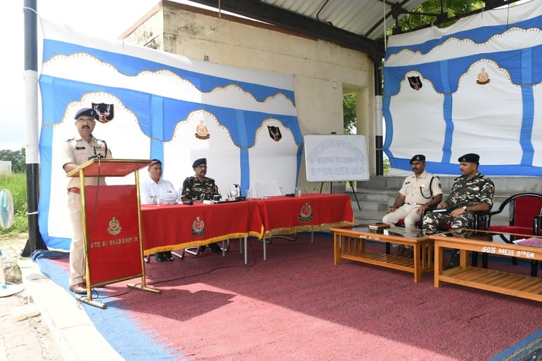 श्वानों के करतबों ने जीत लिया दिल
