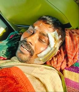 तीतरों के झाड़वन में ढाबा संचालक पर हमले के बाद जुटी भीड़। संवाद तीतरों के झाड़वन में ढाबा संचालक पर हमले के बाद जुटी भीड़। संवाद