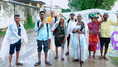 फोटो 16 सीकेटीपी-13- परिचय- अमावस्या मेले में पैदल ही पहुंचने लगे श्रद्धालु  ।