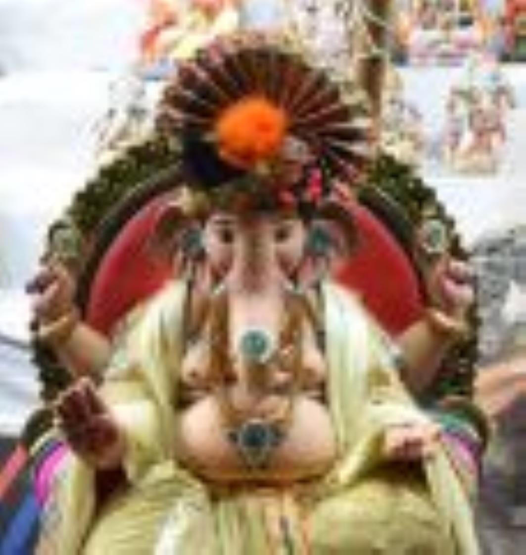 गणेश चतुर्थी नजदीक आते ही लखनऊ के बाजारों में बप्पा की धूम है। गणेश चतुर्थी नजदीक आते ही लखनऊ के बाजारों में बप्पा की धूम है।