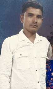 हादसे में क्षतिग्रस्त दंपती की बाइक संवाद हादसे में क्षतिग्रस्त दंपती की बाइक संवाद