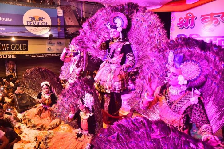 मित्तल परिवार की ओर से न्यू गणेशगंज में छठी उत्सव धूमधाम से मनाया गया।