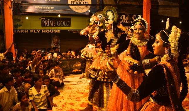 मित्तल परिवार की ओर से न्यू गणेशगंज में छठी उत्सव धूमधाम से मनाया गया।