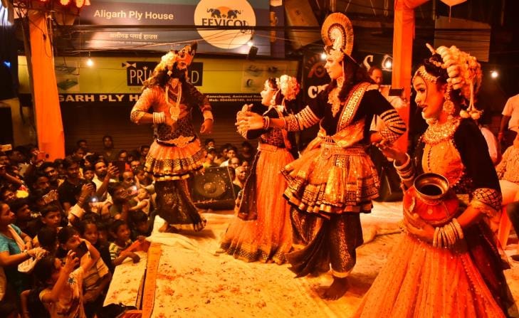 मित्तल परिवार की ओर से न्यू गणेशगंज में छठी उत्सव धूमधाम से मनाया गया।