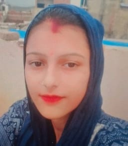 नूरपुर के मोहल्ला ब्रह्मपुरी में महिला के आत्महत्या करने पर गमजदा परिजन। संवाद नूरपुर के मोहल्ला ब्रह्मपुरी में महिला के आत्महत्या करने पर गमजदा परिजन। संवाद