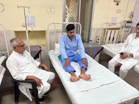 सरूरपुर। भूनी टोल पर व्यवस्था संभालने पहुंचे सिक्योरटी कर्मचारी। संवाद सरूरपुर। भूनी टोल पर व्यवस्था संभालने पहुंचे सिक्योरटी कर्मचारी। संवाद