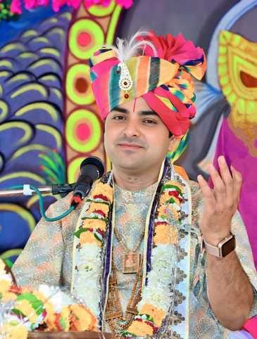 10 कैथल। भागवत पुराण कथा से पहले कलश यात्रा निकालते श्रद्धालु। समिति