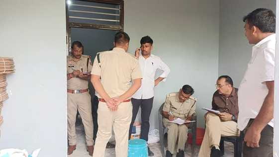 11 कैथल। मुख्यमंत्री उड़नदस्ता की टीम की दबिश के दौरान पकड़ी गई विस्फोटक सामग्री। संवाद