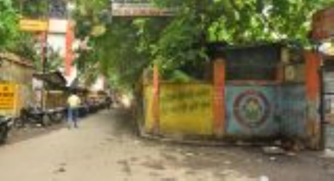 डफरिन अस्पताल के बाहर खाली हुई सड़क।