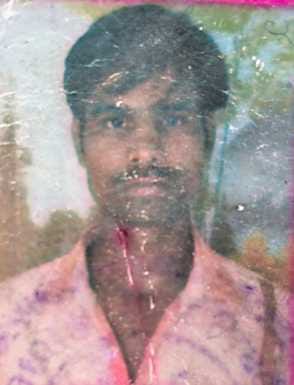 घुंघचाई क्षेत्र में युवक की मौत के बाद विलाप करते परिजन। संवाद घुंघचाई क्षेत्र में युवक की मौत के बाद विलाप करते परिजन। संवाद