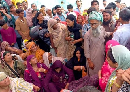 खुर्जा के ढाकर गांव में हुए विवाद में मृतक दिलशान का फाइल फोटो । स्रोत : फाइल फोटो खुर्जा के ढाकर गांव में हुए विवाद में मृतक दिलशान का फाइल फोटो । स्रोत : फाइल फोटो