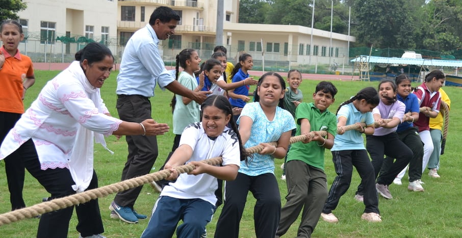 01....कर्ण स्टेडियम में आयोजित खेलकूद प्रतियोगिता के दौरान रस्सा कस्सी के पहले राउंड में जितने 01....कर्ण स्टेडियम में आयोजित खेलकूद प्रतियोगिता के दौरान रस्सा कस्सी के पहले राउंड में जितने