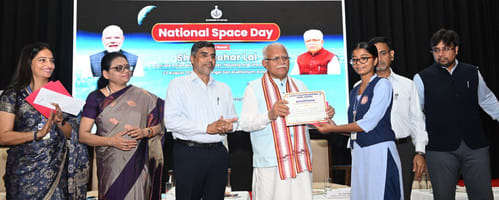 116...राष्ट्रीय अंतरिक्ष दिवस पर डा. मंगलसेन सभागार में आयोजित कार्यक्रम का दीप जलाकर शुभारंभ क 116...राष्ट्रीय अंतरिक्ष दिवस पर डा. मंगलसेन सभागार में आयोजित कार्यक्रम का दीप जलाकर शुभारंभ क