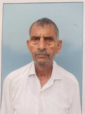 अभियान ..... हसनपुर लुहारी में बस स्टैंड पर गड्ढे के बीच से जाते लोग । संवाद अभियान ..... हसनपुर लुहारी में बस स्टैंड पर गड्ढे के बीच से जाते लोग । संवाद