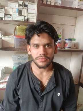 अभियान ..... हसनपुर लुहारी में बस स्टैंड पर गड्ढे के बीच से जाते लोग । संवाद अभियान ..... हसनपुर लुहारी में बस स्टैंड पर गड्ढे के बीच से जाते लोग । संवाद