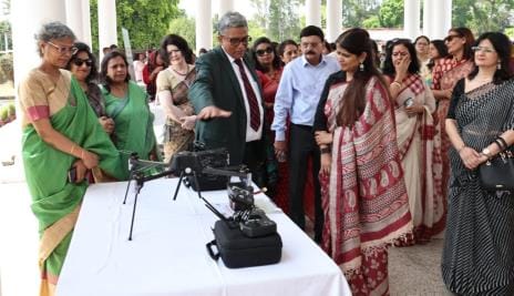 भारतीय सेना की आर्मी वाइव्स वेलफेयर एसोसिएशन (आवा) ने शनिवार को लखनऊ स्टेशन में वार्षिकोत्सव धू