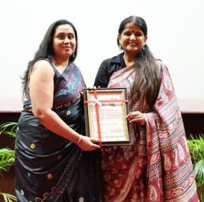 भारतीय सेना की आर्मी वाइव्स वेलफेयर एसोसिएशन (आवा) ने शनिवार को लखनऊ स्टेशन में वार्षिकोत्सव धू