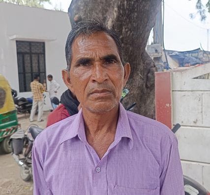 फोटो नंबर-3- संदाना पीएचसी में लटकता ताला। संवाद