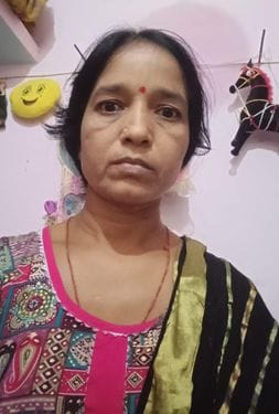 फोटो नंबर-3- संदाना पीएचसी में लटकता ताला। संवाद
