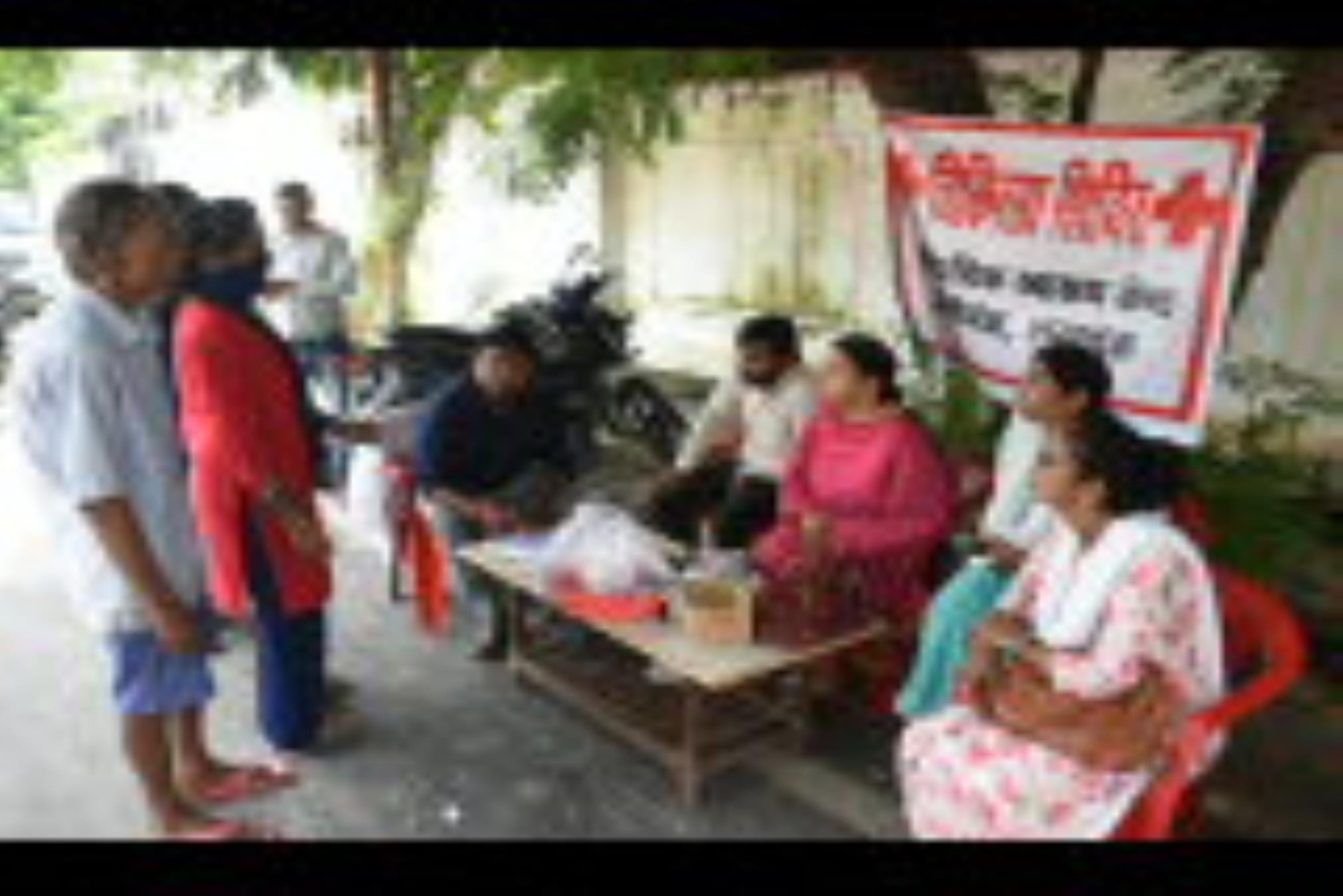 जानकीपुरम निवासी डायरिया से पीड़ित राजेश कौशल ने शनिवार को दम तोड़ दिया। इससे उनके परिवारीजन का जानकीपुरम निवासी डायरिया से पीड़ित राजेश कौशल ने शनिवार को दम तोड़ दिया। इससे उनके परिवारीजन का