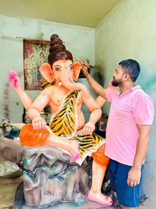 रामलीला मैदान में गणेश चतुर्थी महोत्सव के लिए भूमि पूजन करते आयोजक स्रोत संवाद रामलीला मैदान में गणेश चतुर्थी महोत्सव के लिए भूमि पूजन करते आयोजक स्रोत संवाद