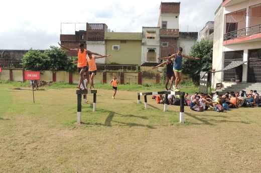 अग्निवीर भर्ती में दौड़ते युवक। अग्निवीर भर्ती में दौड़ते युवक।