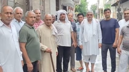 -फोटो 53 : देव नगर कॉलोनी में जमा सीवर का पानी। संवाद -फोटो 53 : देव नगर कॉलोनी में जमा सीवर का पानी। संवाद