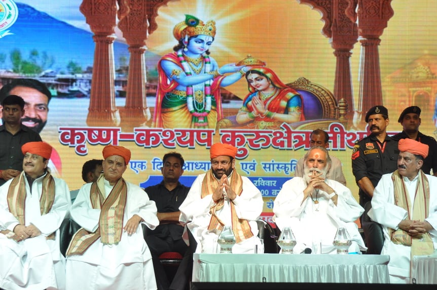 कुरुक्षेत्र। गीता ज्ञान संस्थानम में आयोजित कार्यक्रम को संबोधित करते मुख्यमंत्री नायब  सैनी। स