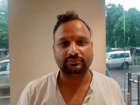 नैनी में कॉटन मिल चौराहे और सब्जी मंडी के बीच  सीवर लाइन जाम होने से गंदगी की समस्या बनी हुई है