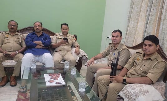 सरसावा में पुलिस द्वारा चिलकाना तिराहे पर की गई बैरिकेडिंग। संवाद सरसावा में पुलिस द्वारा चिलकाना तिराहे पर की गई बैरिकेडिंग। संवाद