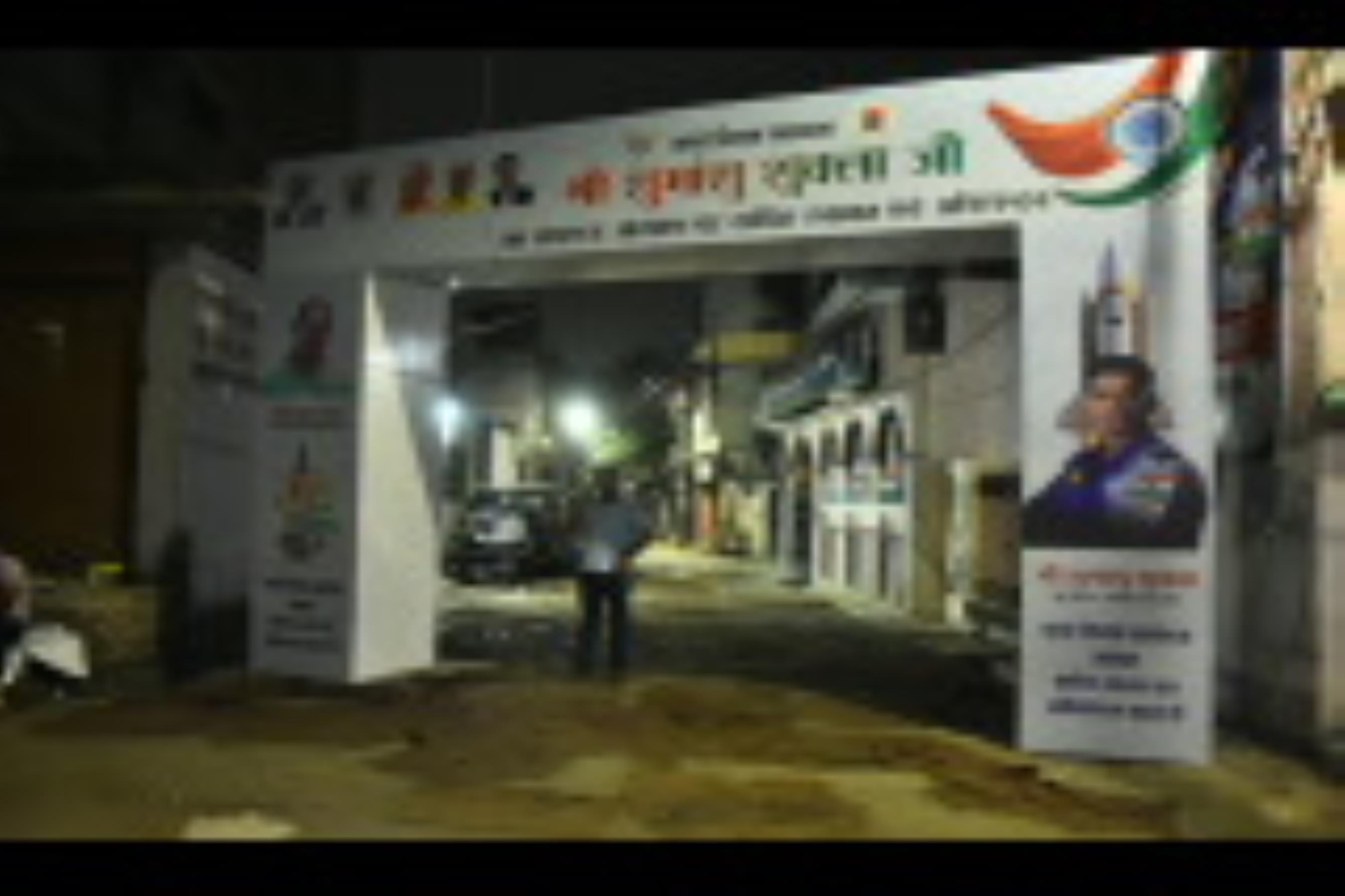 शुभांशु शुक्ला के स्वागत में शहर में तैयारी एवं उनके माता-पिता। 