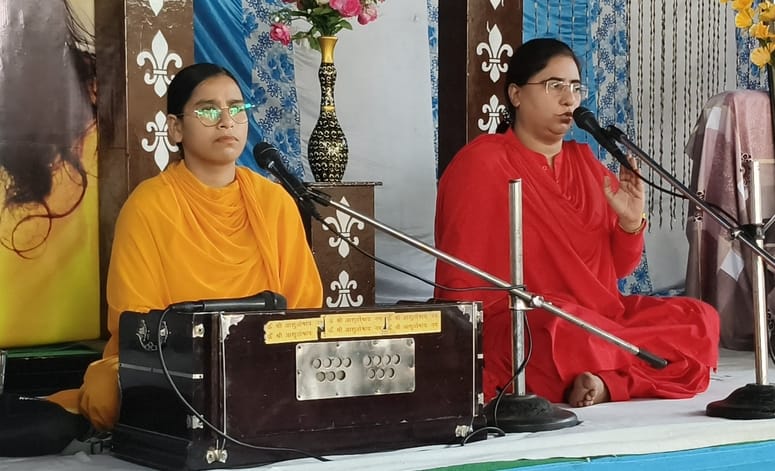 दिव्य ज्योति जाग्रति संस्थान आश्रम हनुमान गेट सत्संग सुनती संगत। संवाद