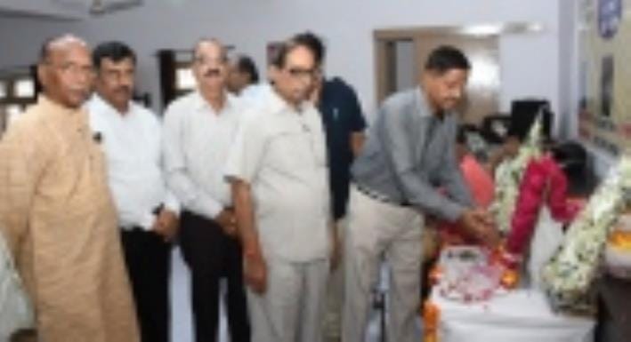 अखिल भारतीय कायस्थ महासभा की ओर से पूर्व अध्यक्ष व संरक्षक हृदय नारायण श्रीवास्तव की प्रथम पुण अखिल भारतीय कायस्थ महासभा की ओर से पूर्व अध्यक्ष व संरक्षक हृदय नारायण श्रीवास्तव की प्रथम पुण