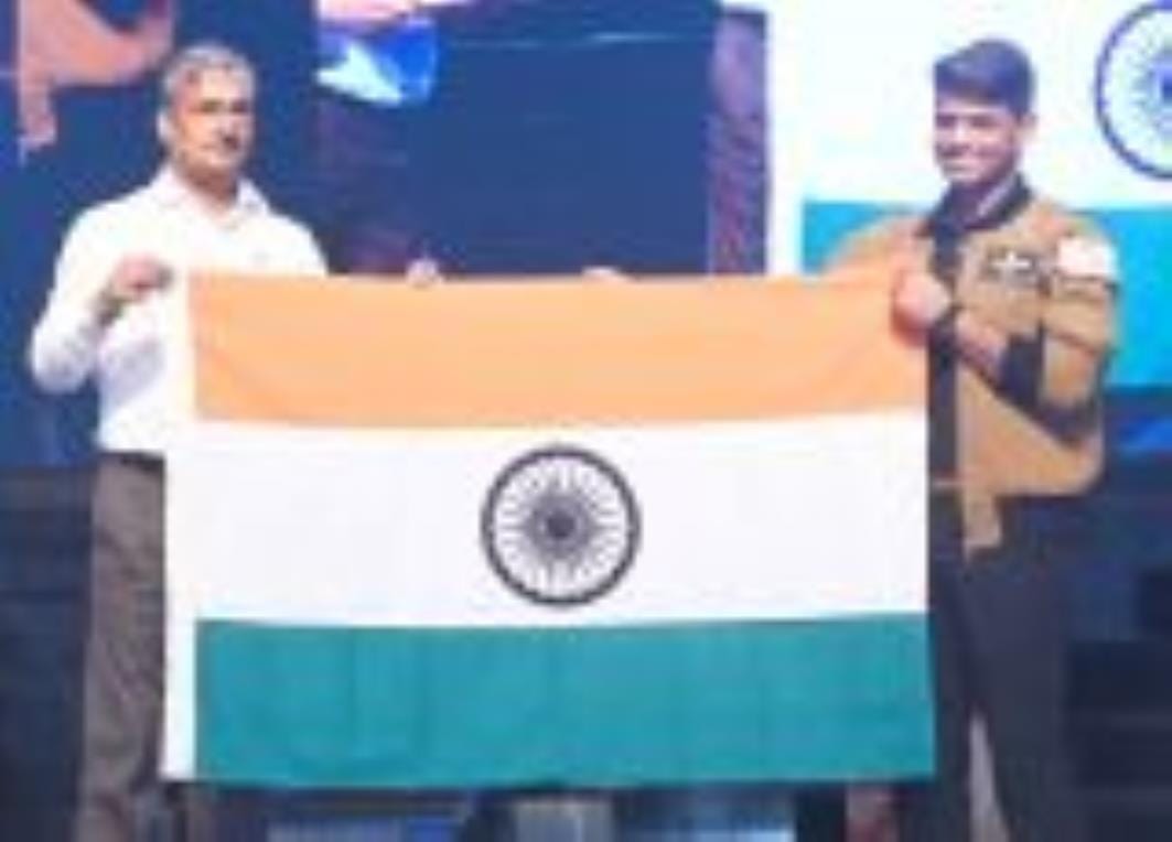 डाक विभाग की ओर से शुभांशु पर जारी किया गया विशेष लिफाफा। डाक विभाग की ओर से शुभांशु पर जारी किया गया विशेष लिफाफा।