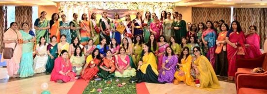 गोमतीनगर विस्तार स्थित होटल में अलकनंदा अपार्टमेंट की महिलाओं ने तीज का उत्सव मनाया। गोमतीनगर विस्तार स्थित होटल में अलकनंदा अपार्टमेंट की महिलाओं ने तीज का उत्सव मनाया।