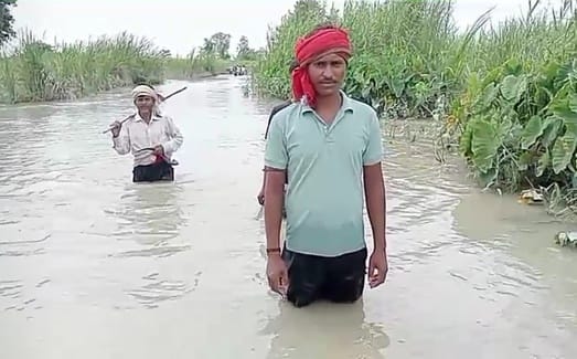 गांव खिरकिया बरगदिया के समीप कटान करती नदी स्रोत: ग्रामीण