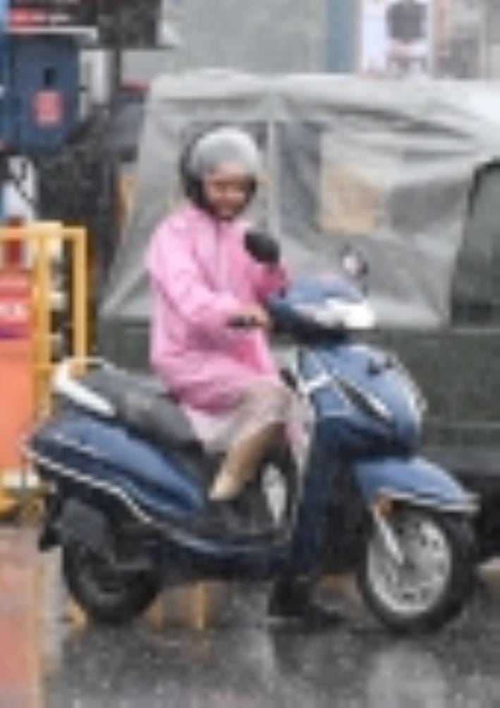 हजरतगंज में सोमवार को हुई बारिश का नजारा। 