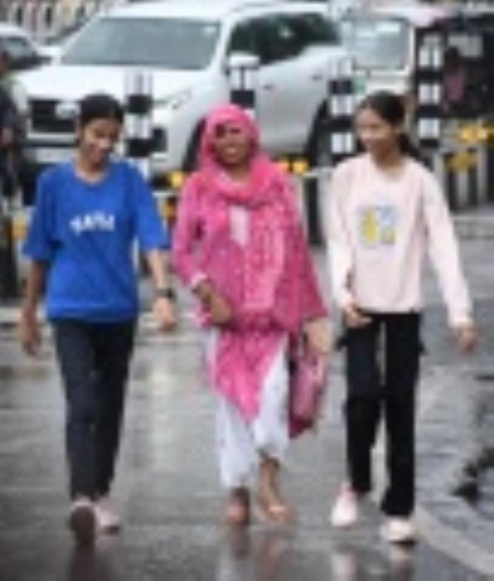 हजरतगंज में सोमवार को हुई बारिश का नजारा। 