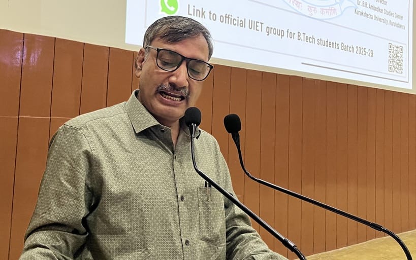 कुरुक्षेत्र। कर्मचारियों को संबोधित करते संयोजक गुरदीप तंवर। संवाद