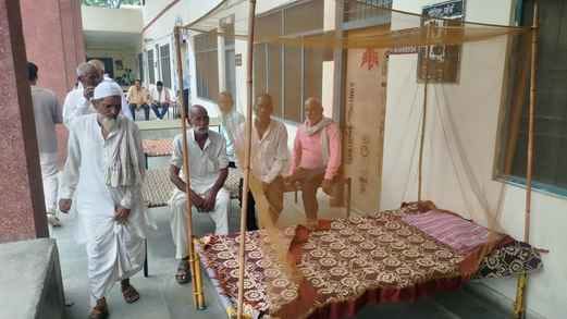 खतौली तहसील में ट्रैक्टरों के काफिले के साथ पहुंचे भाकियू कार्यकर्ता। संवाद