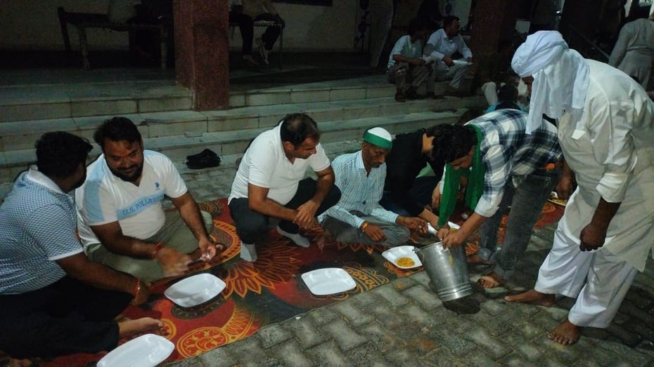 खतौली तहसील में ट्रैक्टरों के काफिले के साथ पहुंचे भाकियू कार्यकर्ता। संवाद