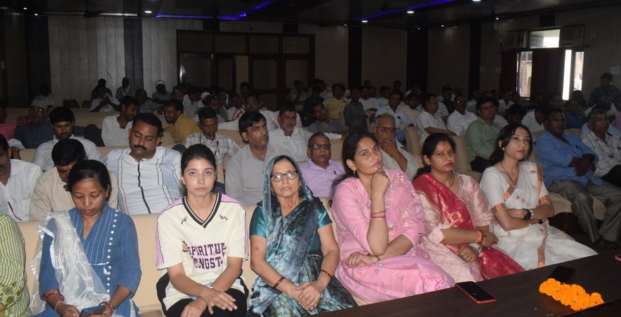 मेरठ..कंवलजीत...चेंबर ऑफ़ कॉमर्स दिल्ली रोड पर रोडवेज कर्मचारी संघ के कार्यक्रम में मौजूद कर्मचा मेरठ..कंवलजीत...चेंबर ऑफ़ कॉमर्स दिल्ली रोड पर रोडवेज कर्मचारी संघ के कार्यक्रम में मौजूद कर्मचा