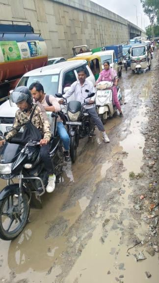 नादरगंज में लगा जाम।