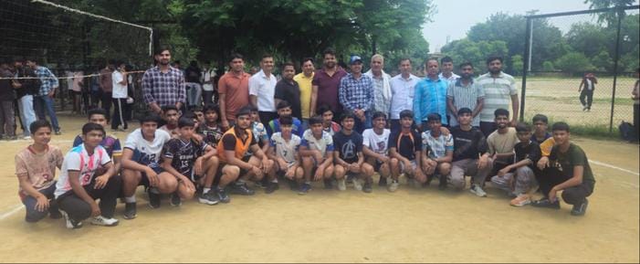 प्रतियोगिता में खेलते खिलाड़ी। संवाद प्रतियोगिता में खेलते खिलाड़ी। संवाद