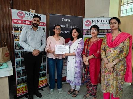 पांवटा साहिब कॉलेज में सिविल सर्विसेज की तैयारियों को लेकर आयोजित कार्यशला में भाग लेते छात्र-छ पांवटा साहिब कॉलेज में सिविल सर्विसेज की तैयारियों को लेकर आयोजित कार्यशला में भाग लेते छात्र-छ